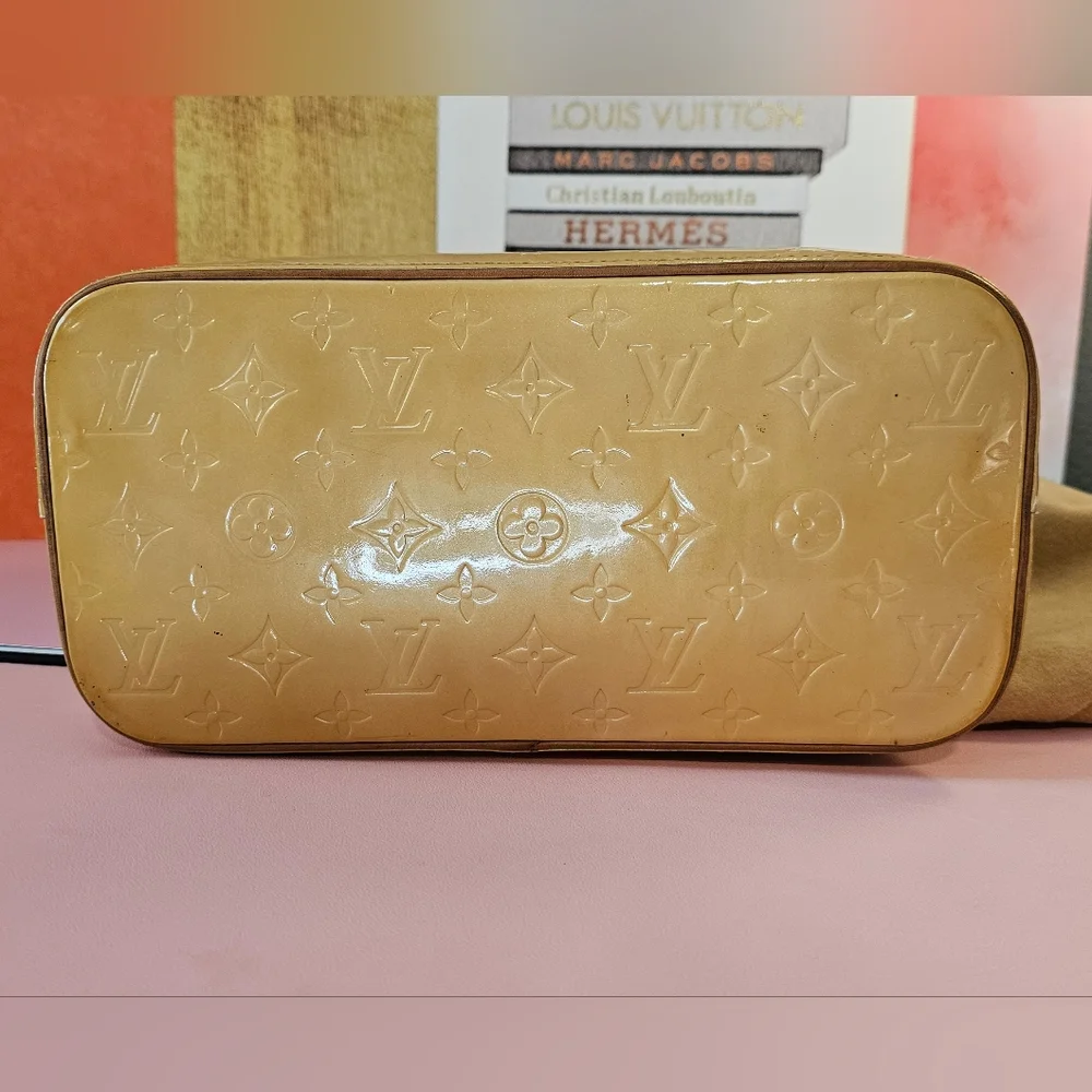 👜Louis Vuitton Vernis Houston Logo Embossed Tote Bag 🏵